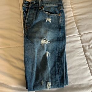 RIPPED LEVI WEDGIE FIT JEANS!!!
